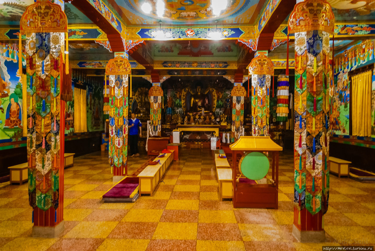 Монастырь школы гелугпа. Ревалсар