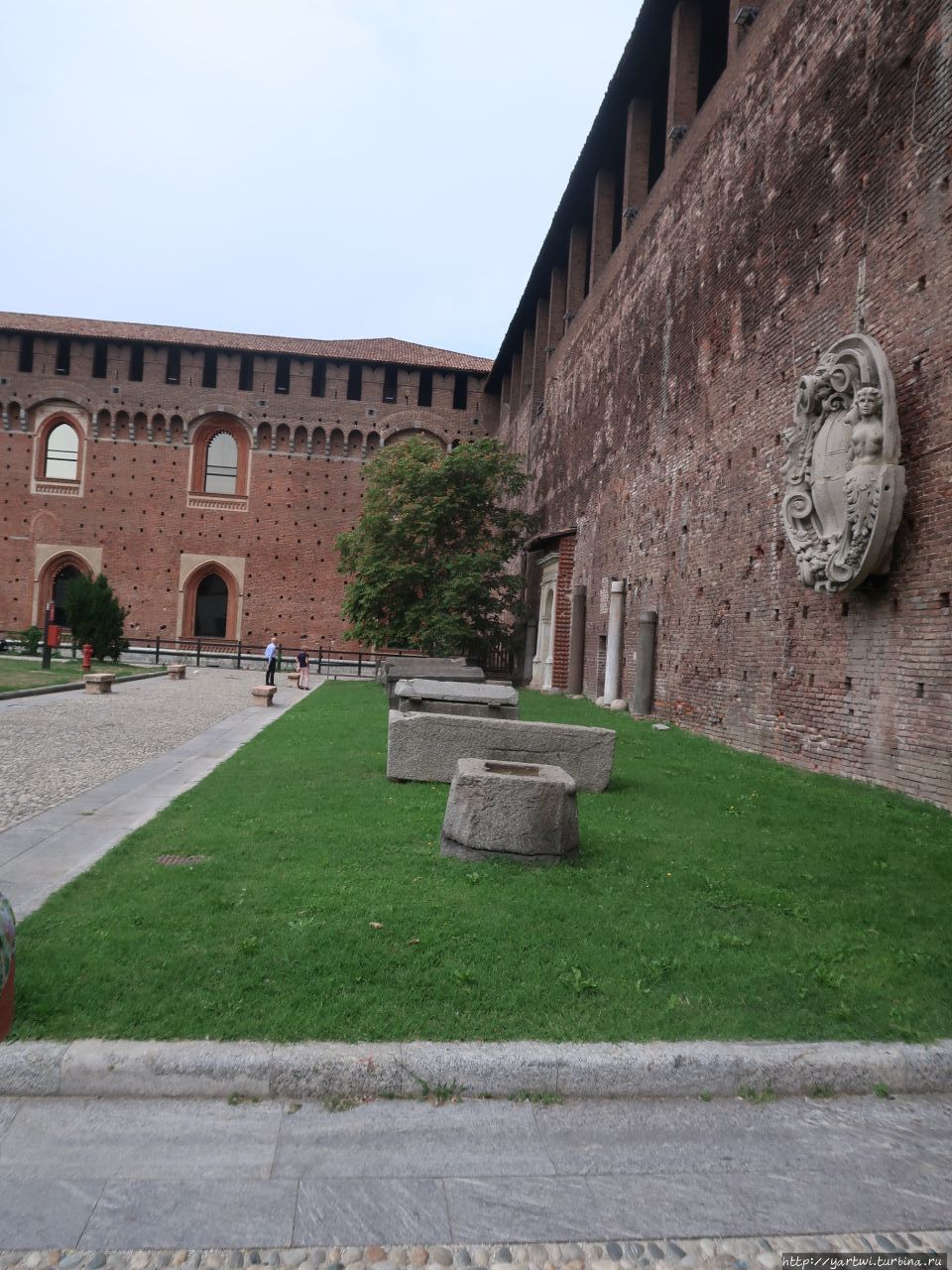 К украшению замка привлекался Леонардо да Винчи Милан, Италия