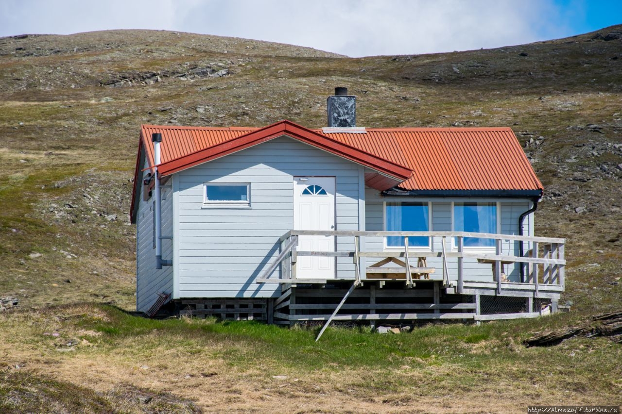 Станция спасателей у озера Гуоласъяври (Guolasjavri), Лапландия, Северная Норвегия.
