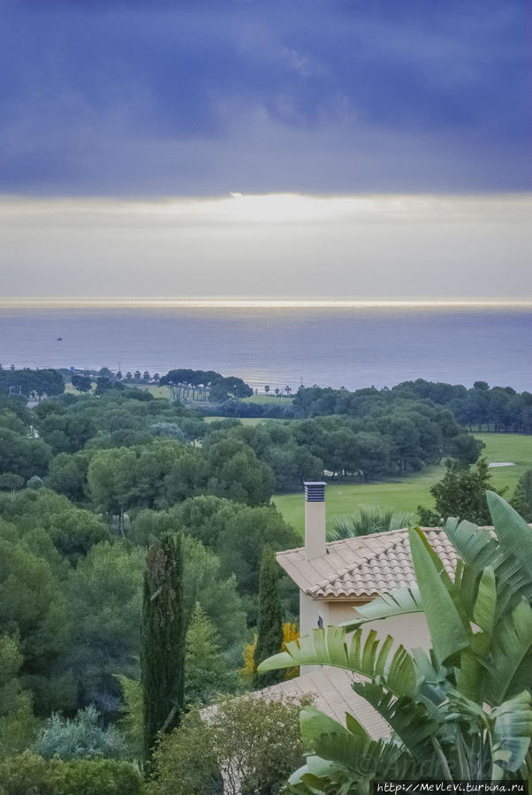 Рассвет над морем Ситжес, Испания