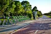 Городской вело прокат, со стационарными станциями, расположенными в разных местах, является хорошим показателем любого современного города.