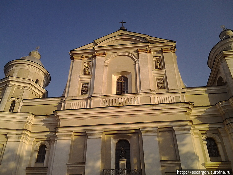 Фасад Петропавловского ко