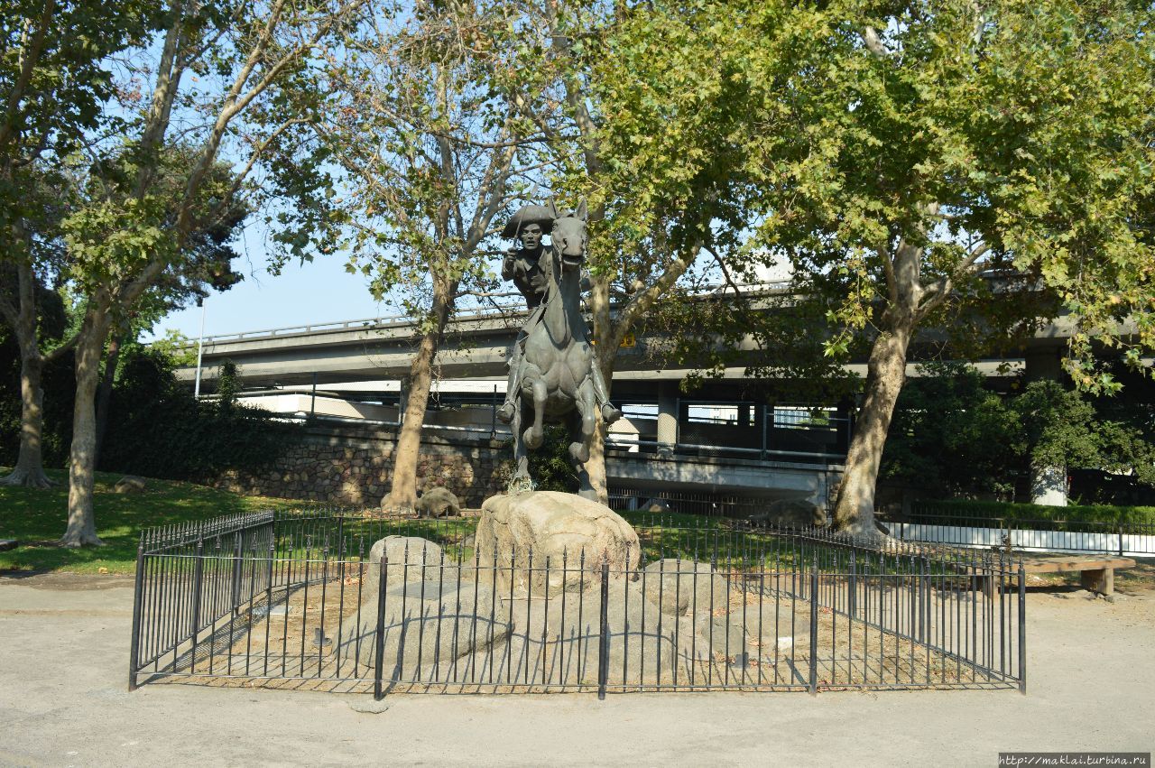 Статуя Ponny Express. Сакраменто, CША