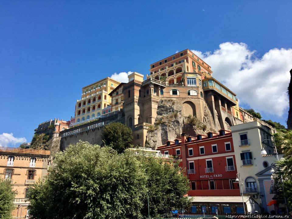 Sorrento:маршрут от piazza Tasso до морского порта Сорренто, Италия