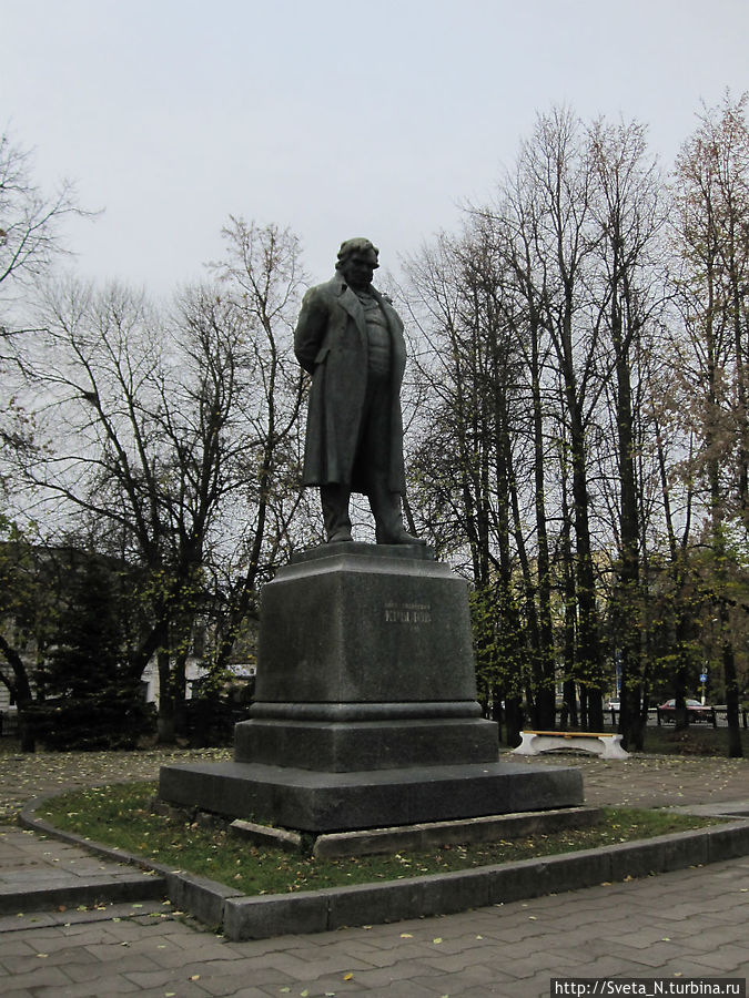 Памятник Крылову Тверь, Россия
