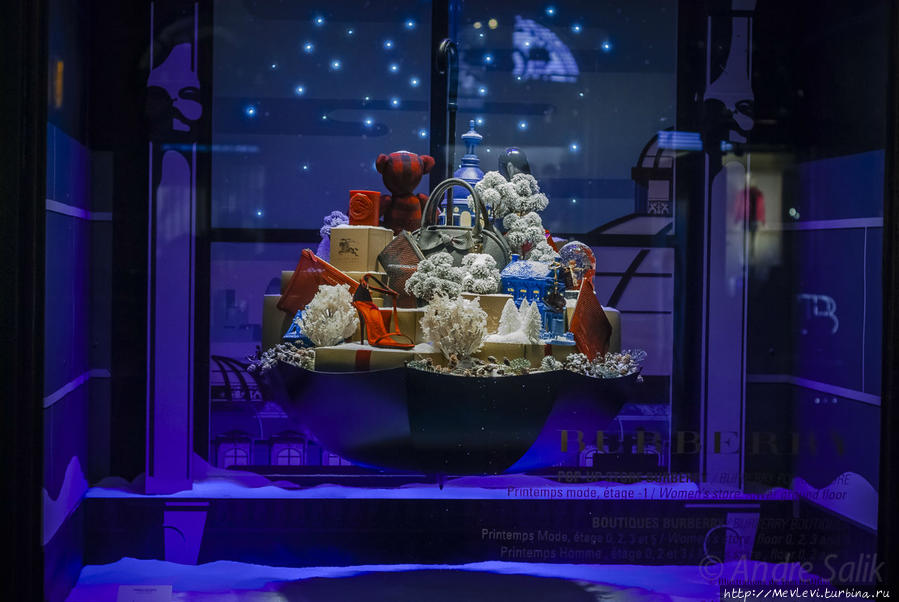 Любовался витринами Magasins Printemps à Paris Париж, Франция