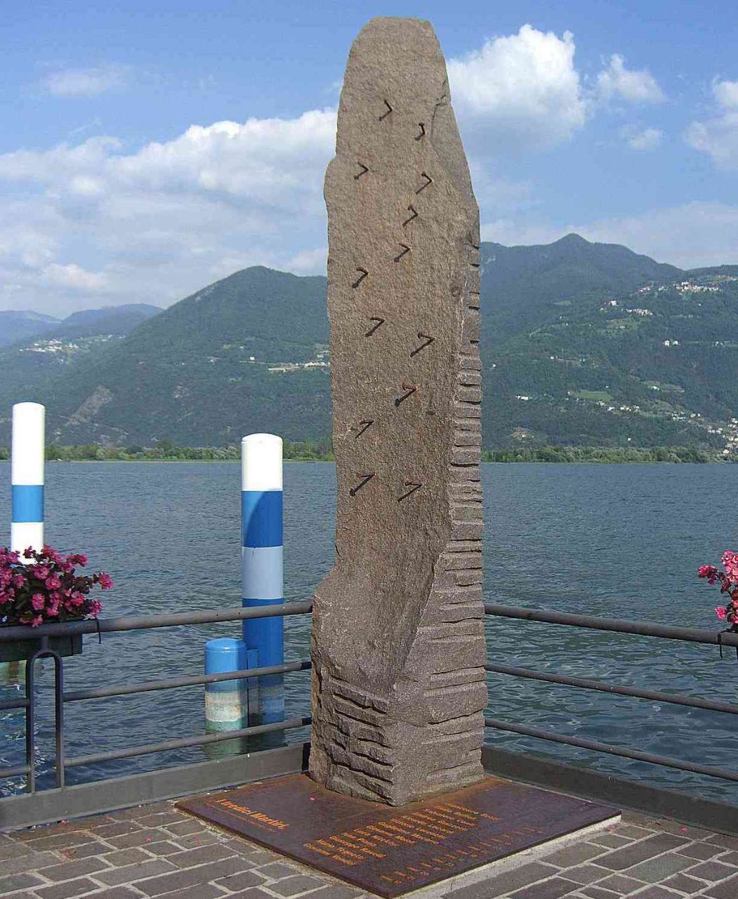Острова и пирамиды озера Изео Изео, Италия
