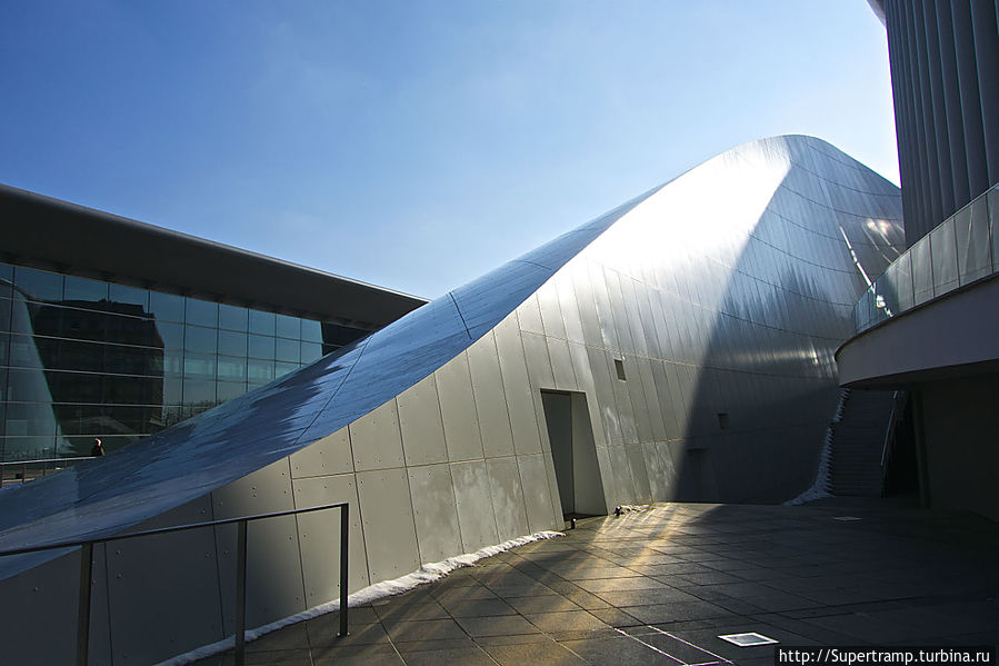 Футуристично. Радует глаз.