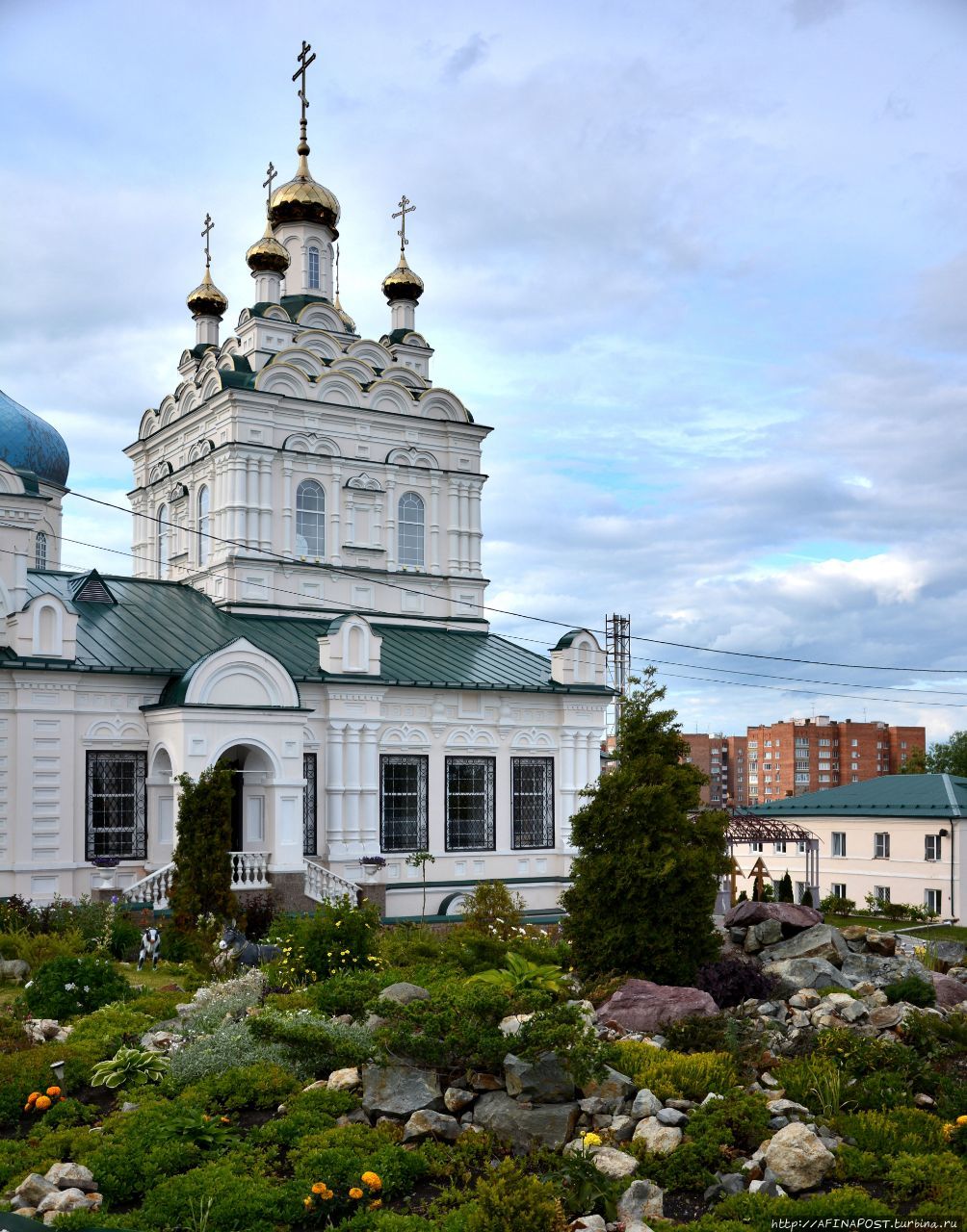 Пенза. Ирисы Троицкого женского монастыря