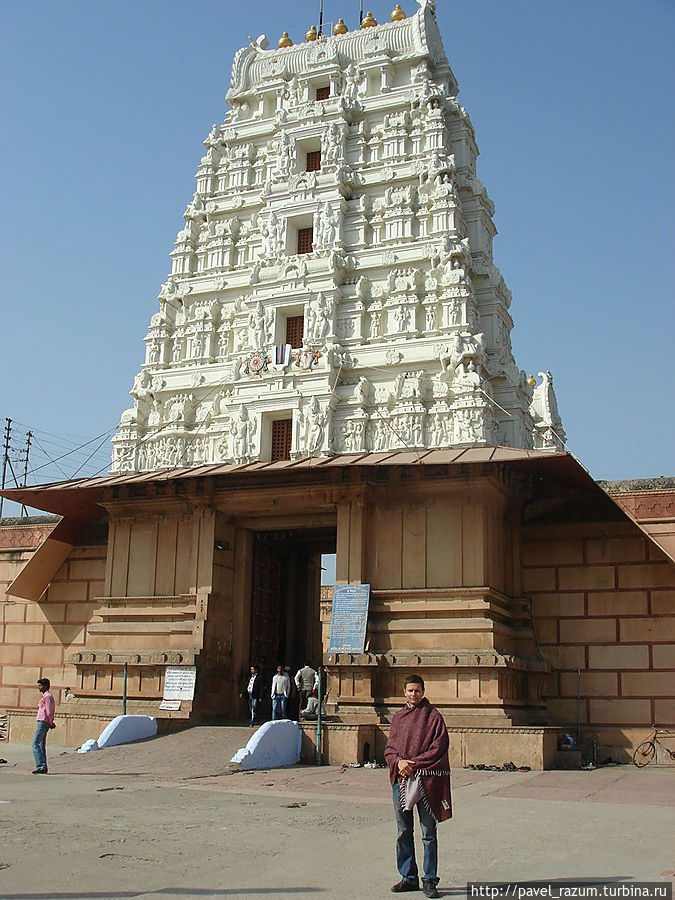 Один из 5000 храмов Вриндавана Вриндаван, Индия