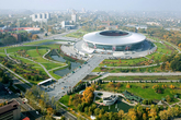 Донбасс Арена — пожалуй, самый красивый стадион Украины, из-за войны уже более года существует без футбола