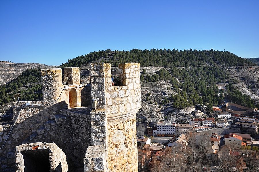 Замок реки Алькала-дель-Хукар, Испания