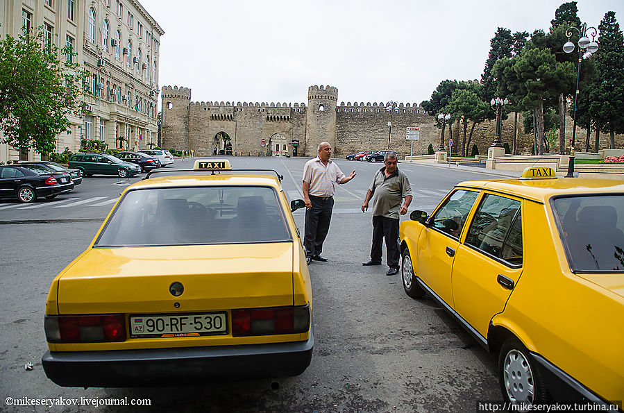 Баку такси приложение. Азербайджан такси баку баклажан. Такси в баку. Номера такси баку. Логотип такси.