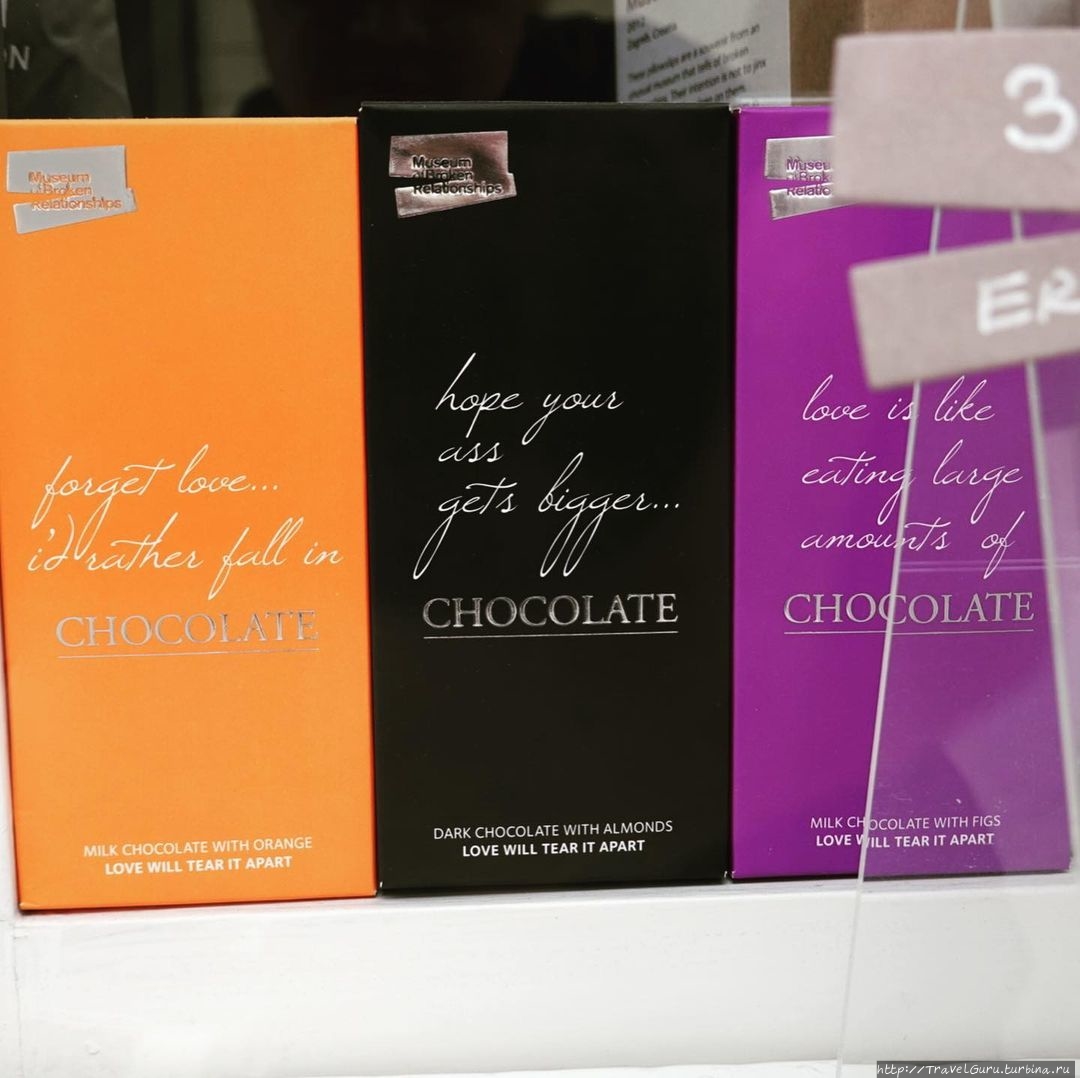 Шоколад — ещё один популярный сувенир, ибо ну кто из нас не лечил сердечные раны сладким)
Надпись на средней шоколадке: надеюсь, твоя попа станет больше)) Шоколад — ещё один популярный сувенир, ибо ну кто из нас не лечил сердечные раны сладким)
Надпись на средней шоколадке: надеюсь, твоя попа станет больше))