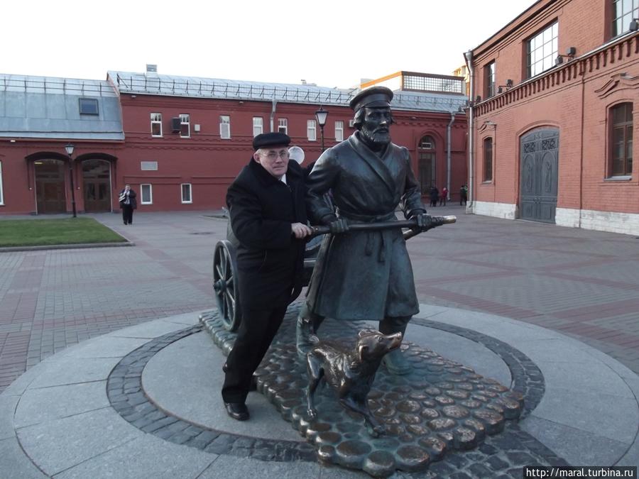 Почему я водовоз? — удивительный вопрос. Потому что без воды не туды, и не сюды Санкт-Петербург, Россия