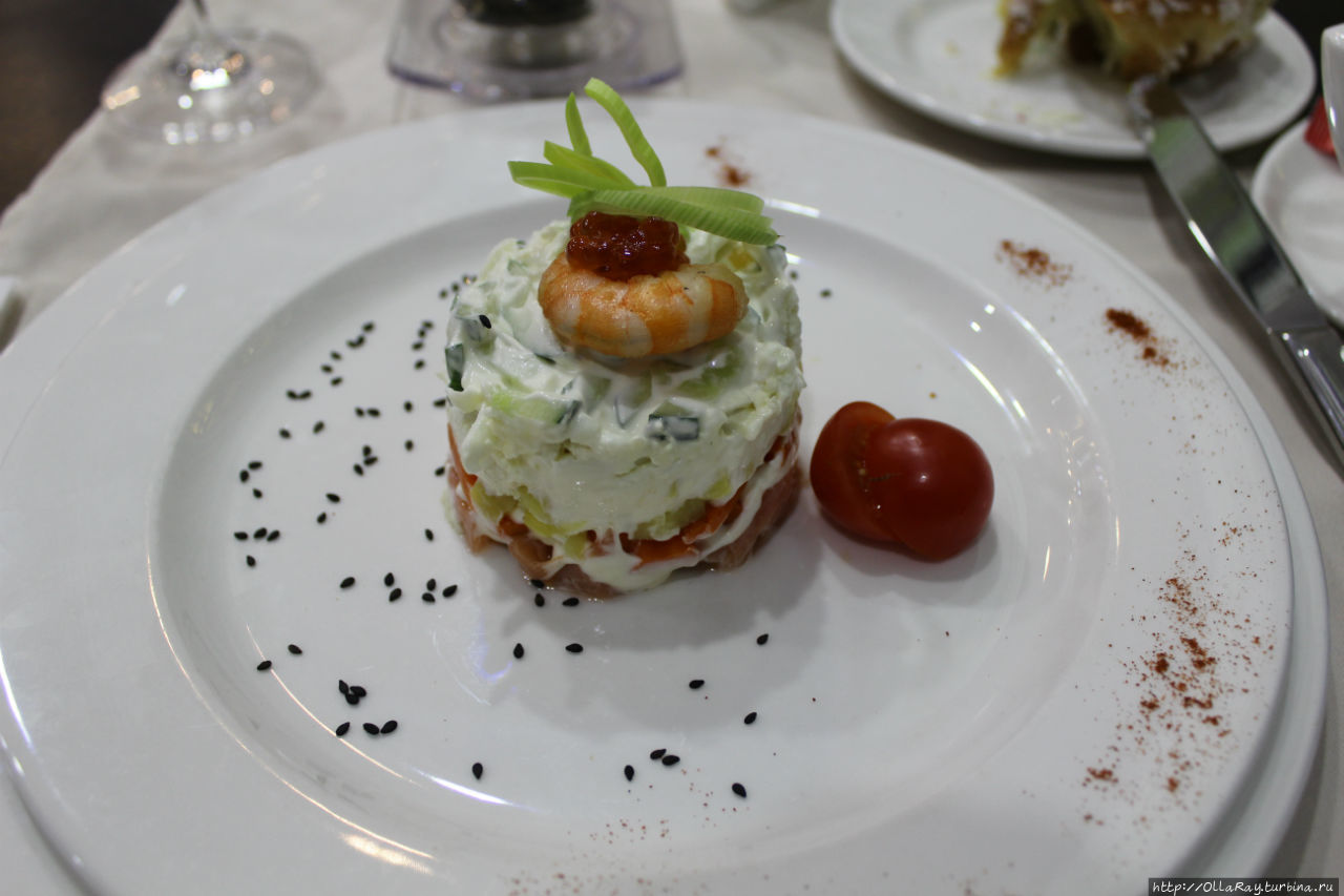 Фирменный салат от ресторана Чайка. Нежен и вкусен. Муром, Россия