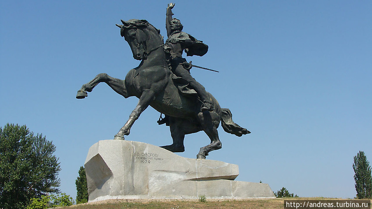 Памятник Суворову в Тирас