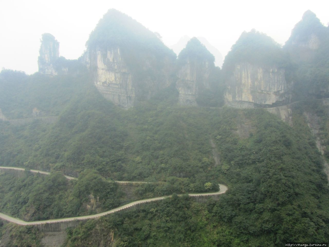 Фуникулер к горе Тяньмэнь Чжанцзяцзе Национальный Лесной Парк (Парк Аватар), Китай