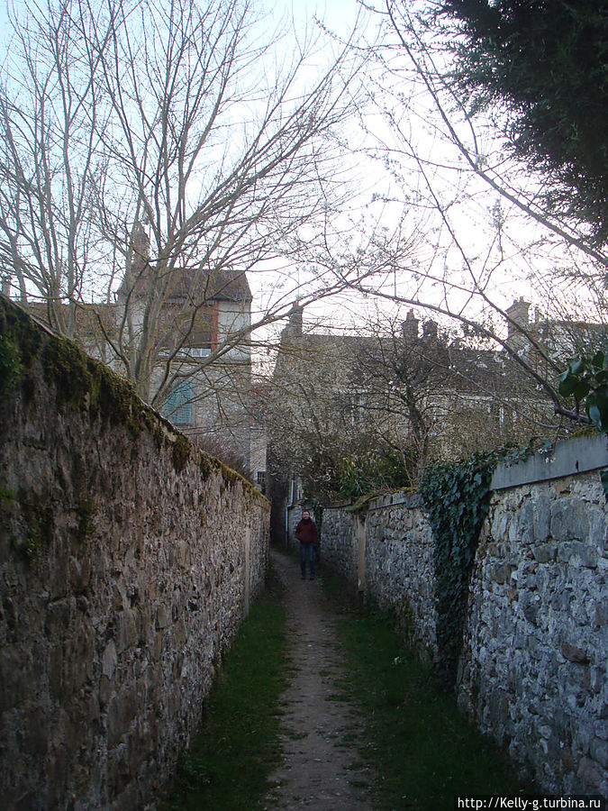 Улочка в Самуа Самуа-сюр-Сена, Франция