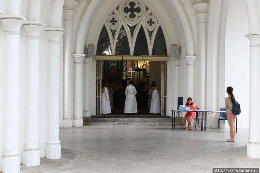 Католическая церковь,находится в центре Сингапура. Сингапур (город-государство)