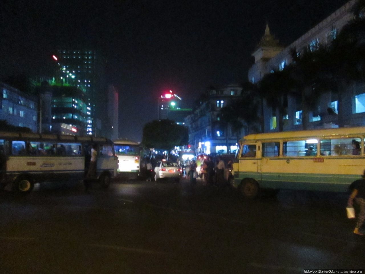 Прогулки по Янгону утром и в темноте Янгон, Мьянма