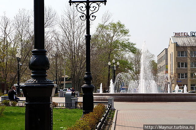 В городе заработали все фонтаны. Южно-Сахалинск, Россия