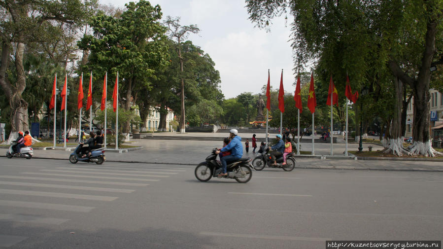 Памятник Ле Лою — императору Ле Тхай То Ханой, Вьетнам