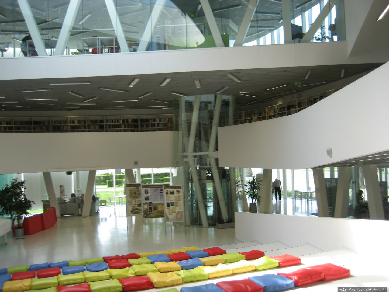 Библиотека в Парвенте