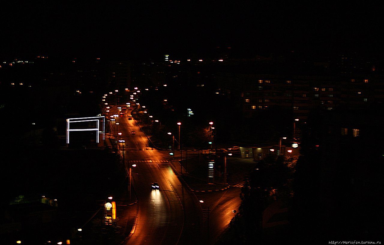 Вид с террасы на ночной город Белгород, Россия