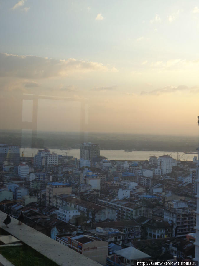 Виды вечернего Янгона с 20 этажа 