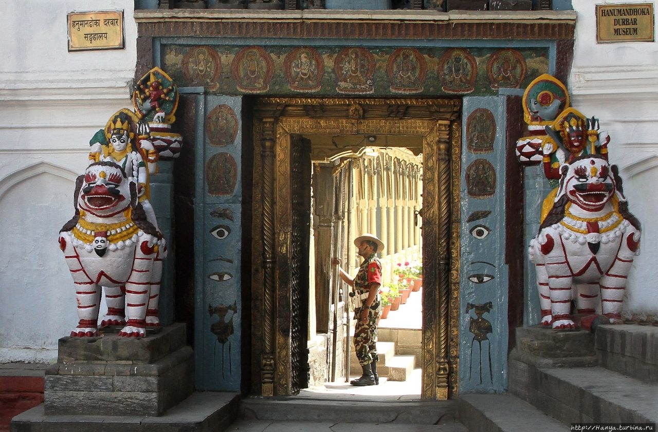 Ворота в Королевский Дворец Хануман Дхока. Из интернета