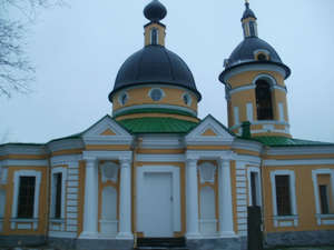 Отреставрированная церковь Святой Троицы, архитектор А. В. Квасов.