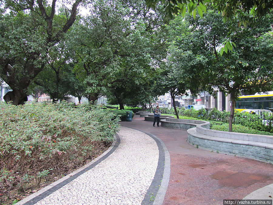 Парк рядом с памятником Полуостров Макао, Макао