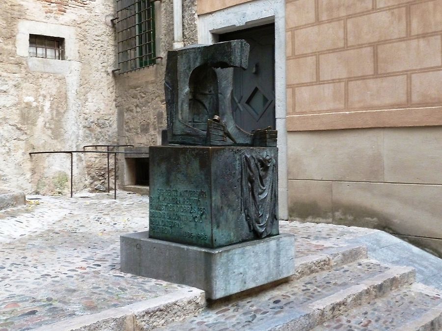 Памятник скорби Жирона, Испания