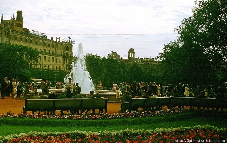 Сквер у Большого театра. Москва, СССР, 1956 год. (Jacques Dupâquier) Москва, Россия