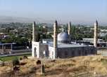 Мечеть на горе Сулейман-Тоо считается самой большой в Киргизии. Действительно огромная