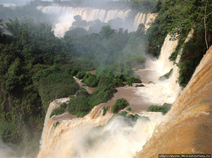 На аргентинской стороне водопадов Игуасу. Игуасу национальный парк (Аргентина), Аргентина