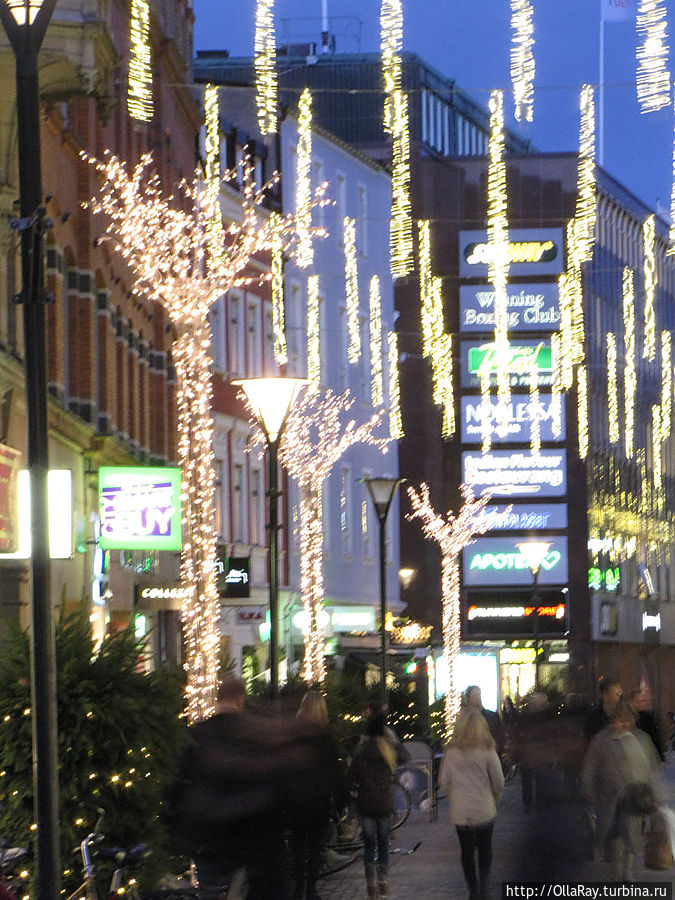 Новогоднее украшение пешеходных улиц. Мальмё. Мальмё, Швеция