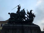 Святой Георгий поражает копьем дракона. Памятник установлен в честь победы над войсками датского короля Христиана I.