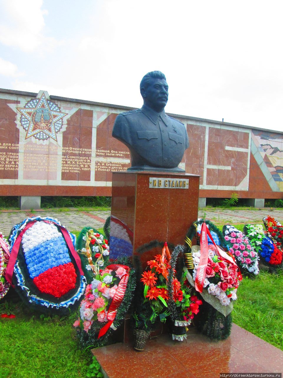 Прогулка по большому и красивому мемориалу Славы Владикавказ, Россия