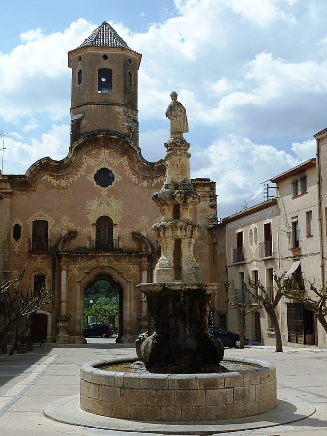 В монастырь Святых Крестов Сантес Креус, Испания