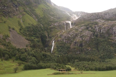 Местечко и водопад Струпен в Северной Норвегии.