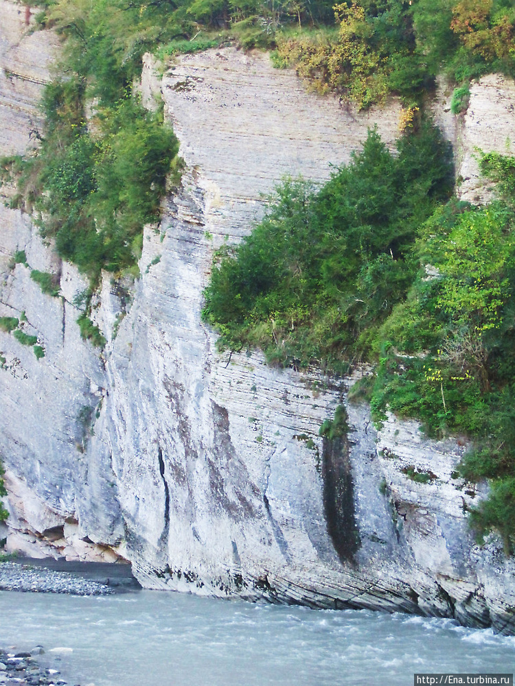 Ахштырский каньон: скалы 