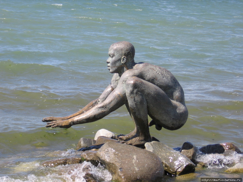 EL Nino — ребенок, 1997г, скульптура Уббо Еннинга. foto internet Радольфцелль, Германия