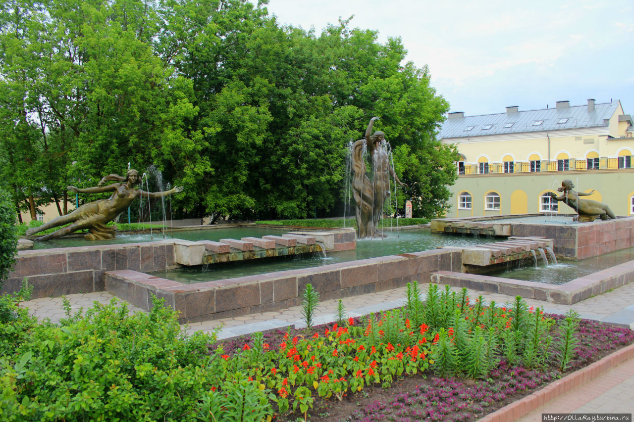 Слияние трёх рек — фонтан, произведший самое неизгладимое впечатления на меня. Три женщины здесь — Западная Двина, Витьба и Лучёса. Витебск, Беларусь