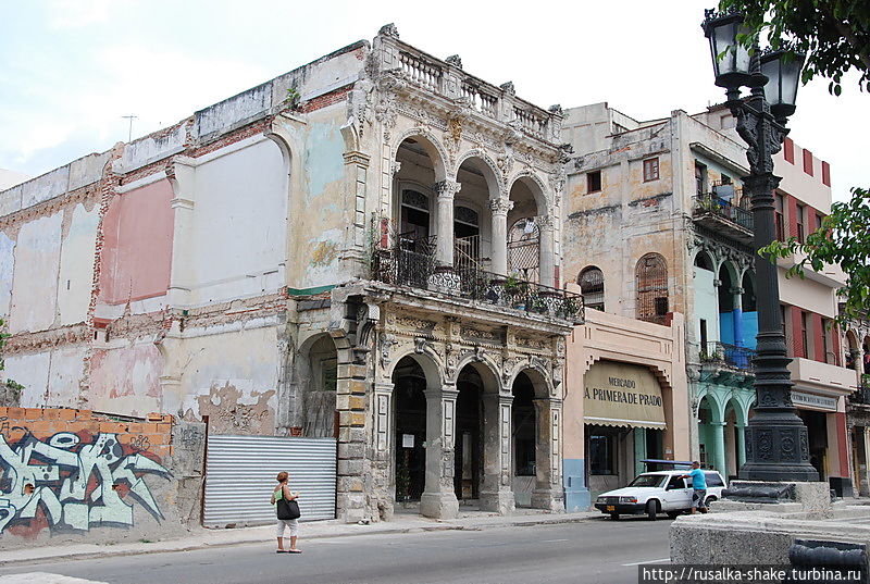 Обшарпанный Прадо Гавана, Куба