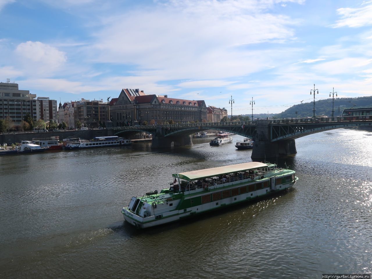 Чехув мост — вид с набережной. Прага, Чехия