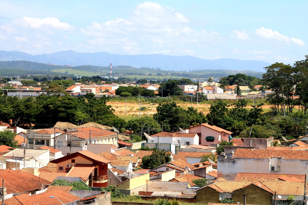 Вид на соседний район Лорена, Бразилия