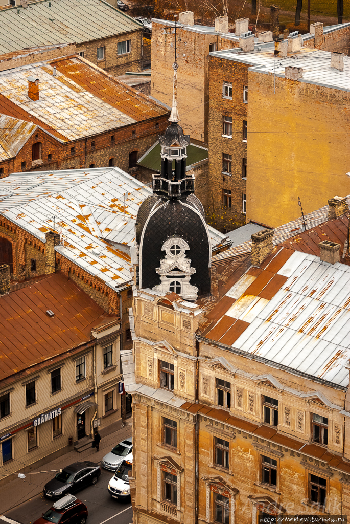 Под седым небом Рига, Латвия