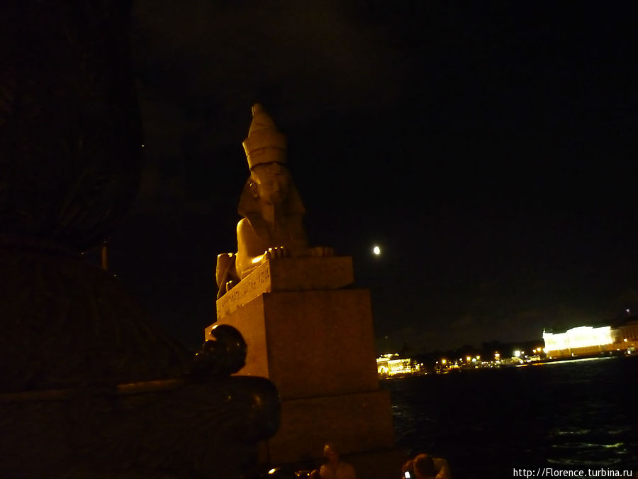 Сфинкс и луна Санкт-Петербург, Россия